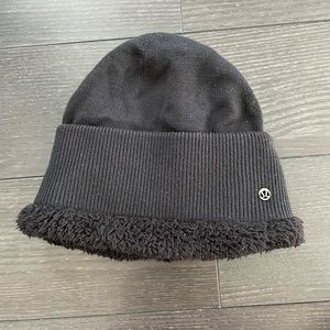 Lululemon Sherpa beanie